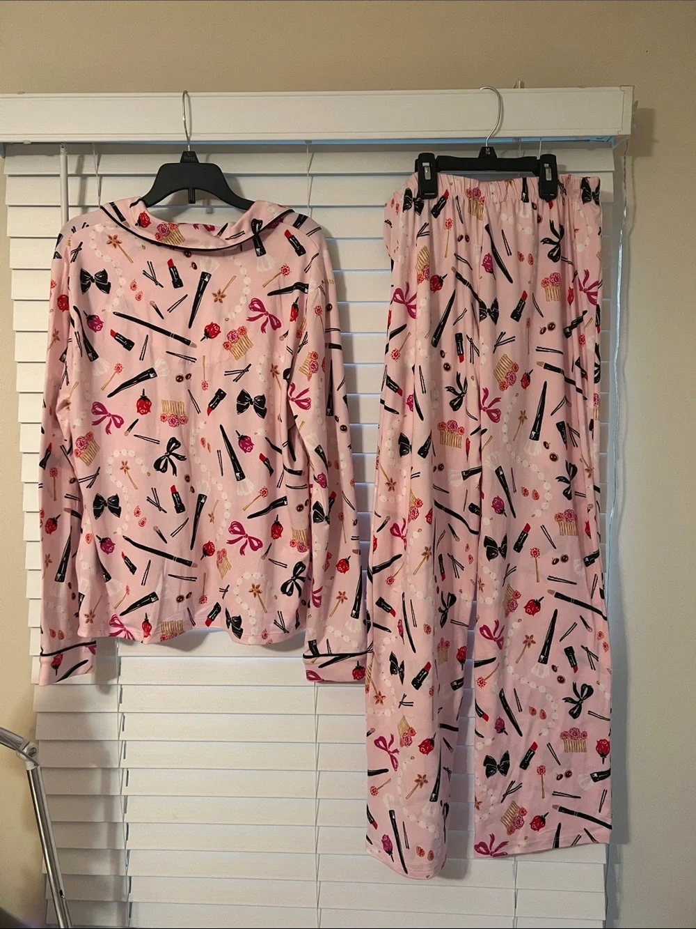 kate spade Pink Cosmetic Print Two-Piece Pajama Set with Black Trim Size S - Picture 3 of 3